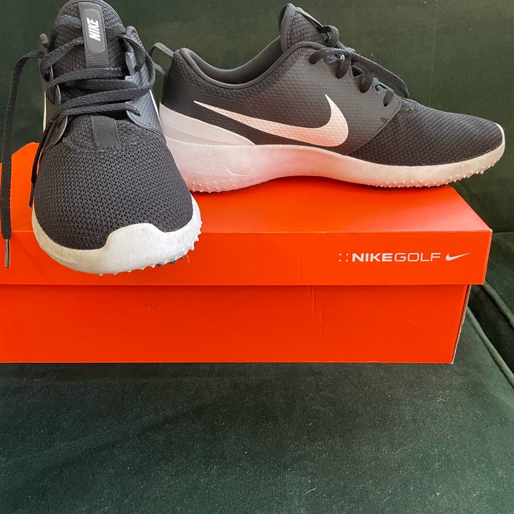 Size 10 Nike Golf soft spikes